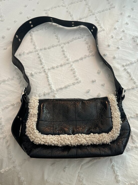 Topshop Handbags - Topshop Y2K Black Faux Leather Sherpa Trim Baguette Shoulder Bag